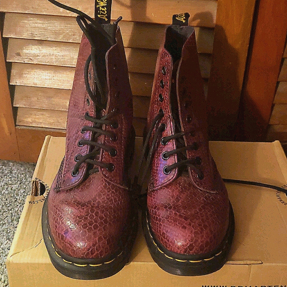 Dr. Martens Sz8  8 eye Pascal Viper Wine Boots